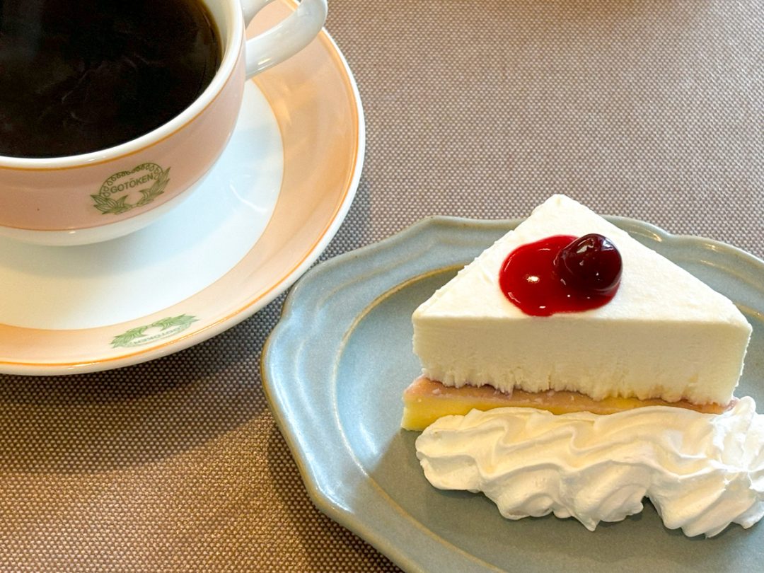函館のお酒「郷宝」を使った五島軒のチーズケーキ。そして五島軒と言えばやっぱりカレーライス